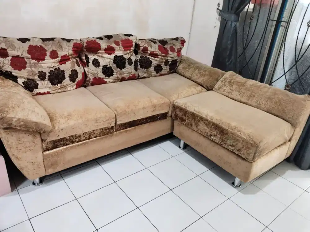 Sofa L ruang tamu
