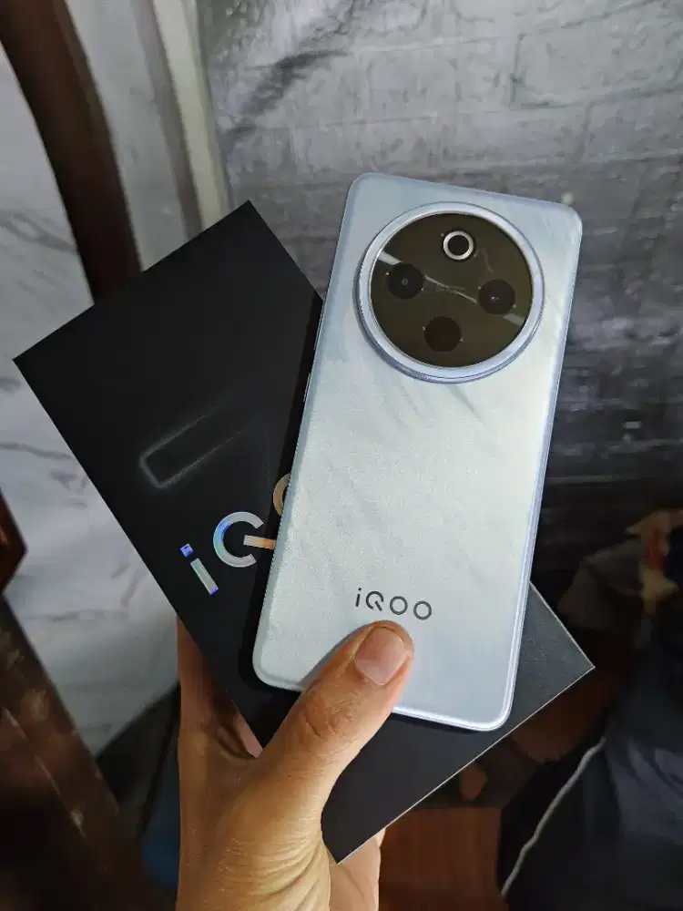 Iqoo z10 12/256 garansi 11 bulan like new