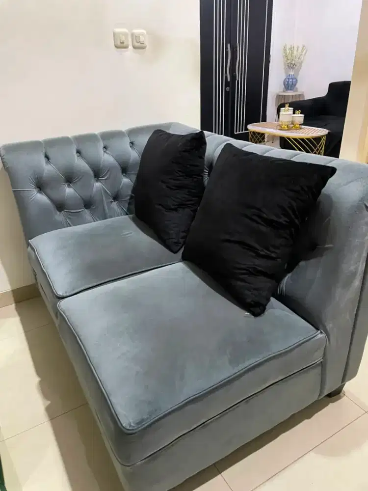 Dijual sofa 3 seater with 1 long leg