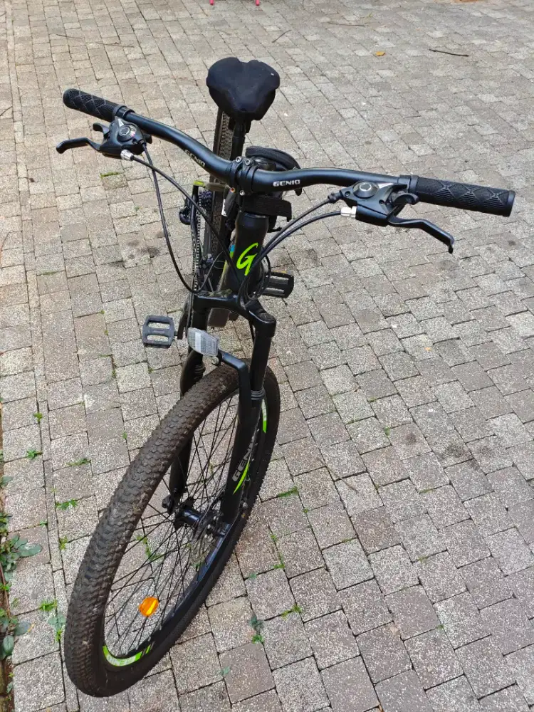 Di jual 1  sepeda anak dan 1 sepeda MTB