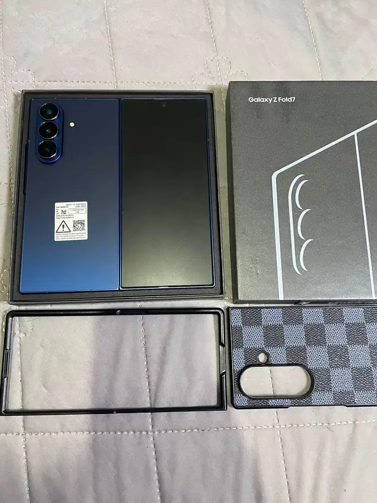 Samsung Z Fold 7 Like New 2027 Perfect
