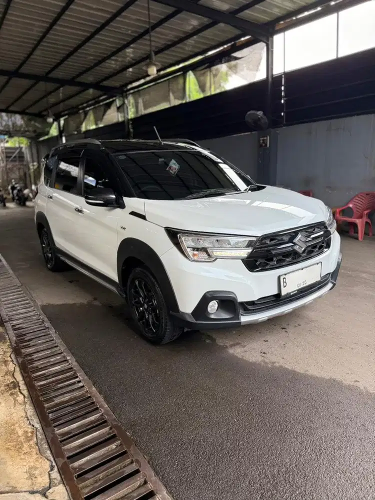XL7 Alpha Hybrid TwoTone A/T 2025