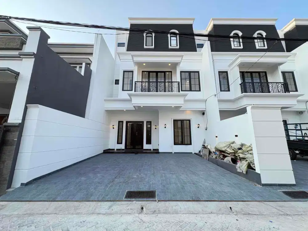 RUMAH MODERN CLASSIC DI PONDOK BAMBU JAKARTA TIMUR