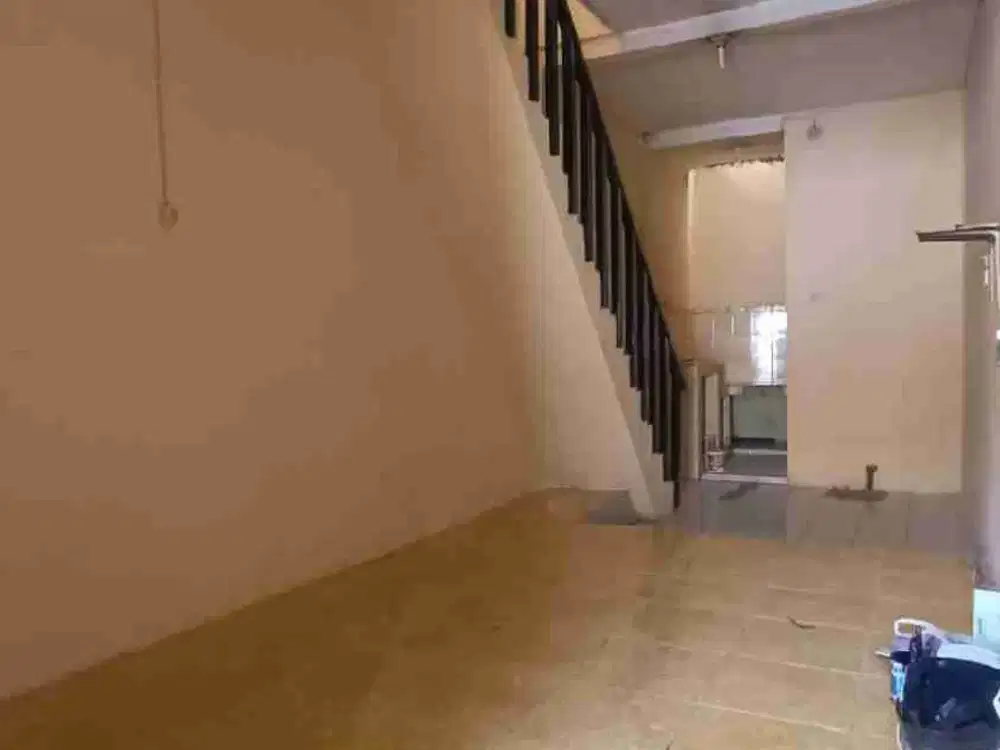dijual rumah 2 lantai di gang sukaleuer jln kopo bandung