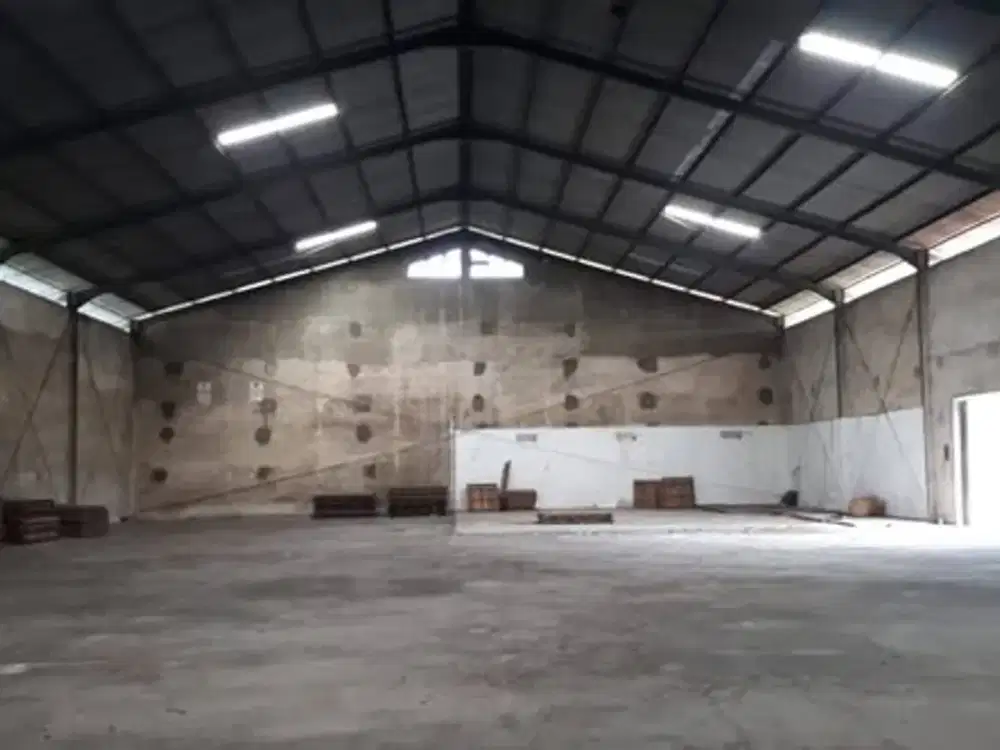 Dijual Gudang Luas 8.000 m² di 0 Jalan Provinsi Babat–Jombang, bangunan 1.200 m², cocok untuk logistik, ekspedisi, industri, dan distributor.