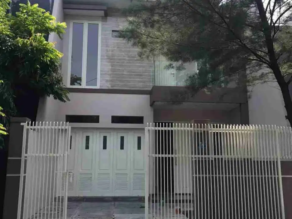 RUMAH SANGAT STRATEGIS DEKAT MASJID AL AKBAR
