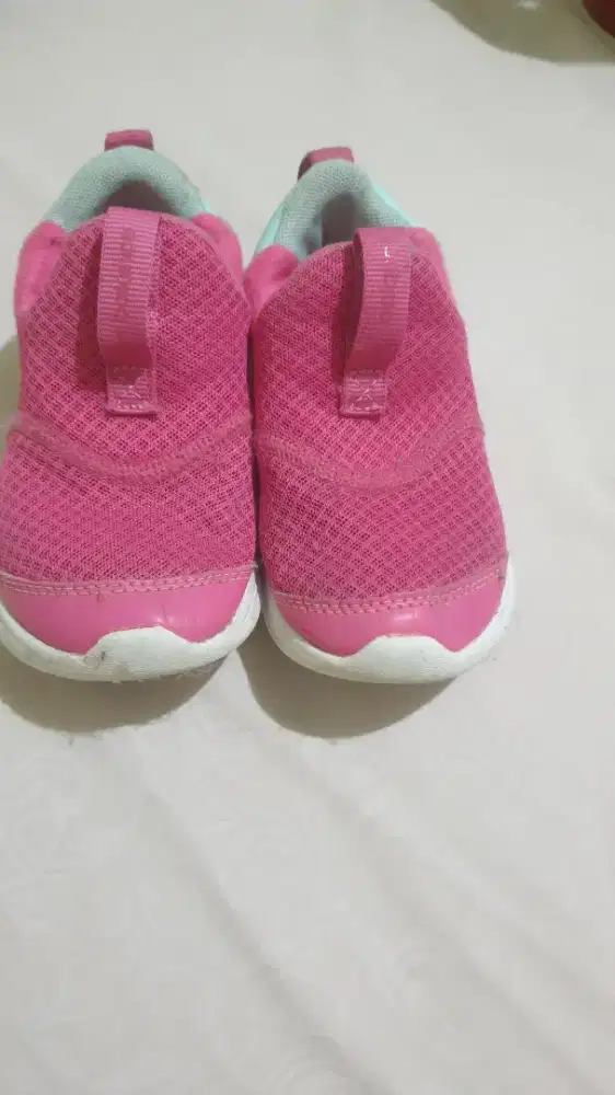 Sepatu anak new balance  perempuan warna pink