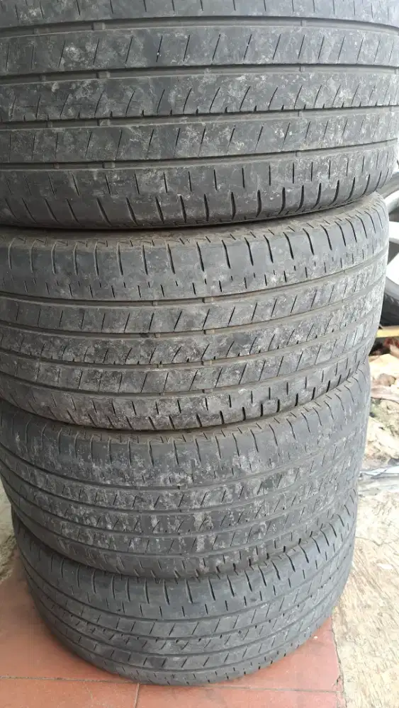 Ban 235 45 18 bridgestone turanza r18