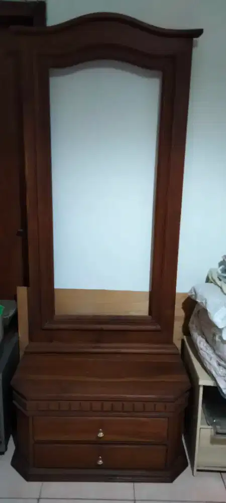 Meja rias dari jati lama