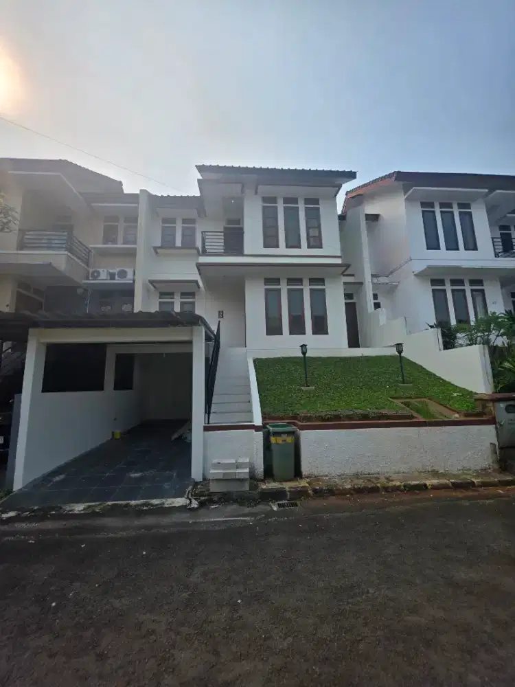 Disewakan townhouse exclusive