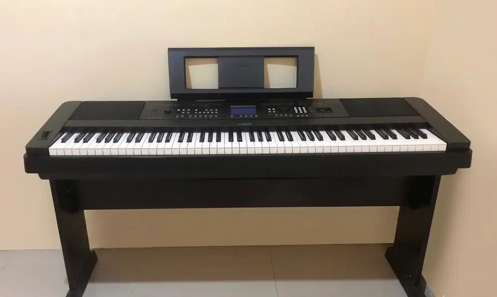 Piano Yamaha DGX 650