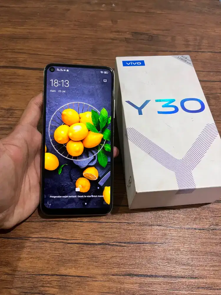 Vivo y30 ram 4 /128  fullset