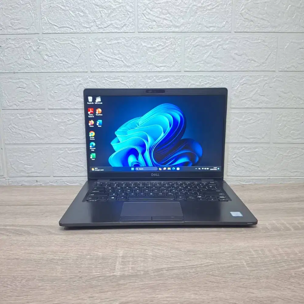 Laptop Dell Latitude 5300 i5 Gen8 RAM 8GB SSD 128GB 13.3in FULLHD SLIM