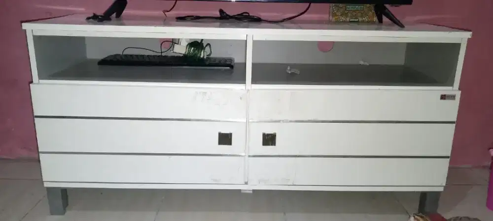 Dijual meja TV merk ACTIV (350rb)