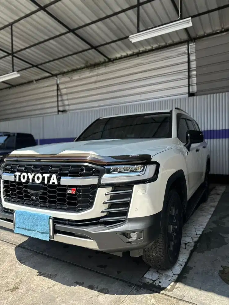 Land cruiser 300 GR 2023 pakai 2024