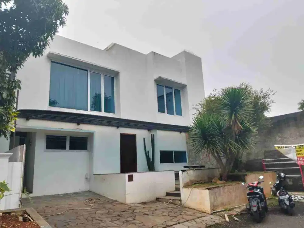 Di Jual Rumah Strategis di Bukit Golf
