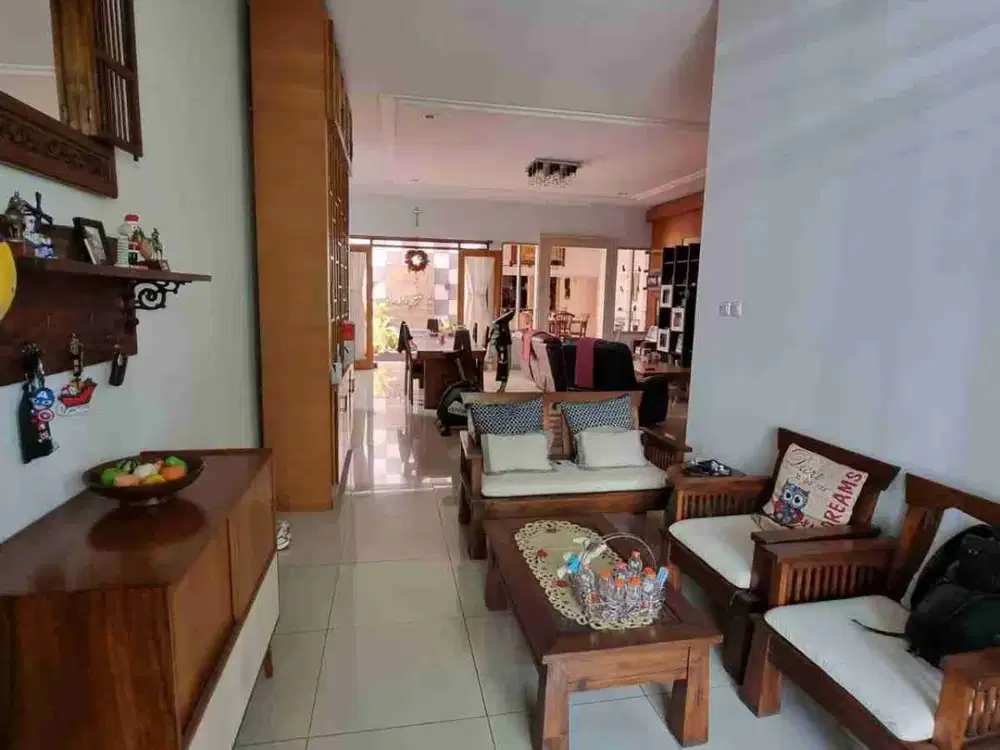 Rumah besar 2 lt siap huni buat keluarga besar di mainroad patung macan Taman Kopo Indah 3