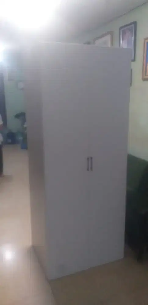 Lemari ikea putih