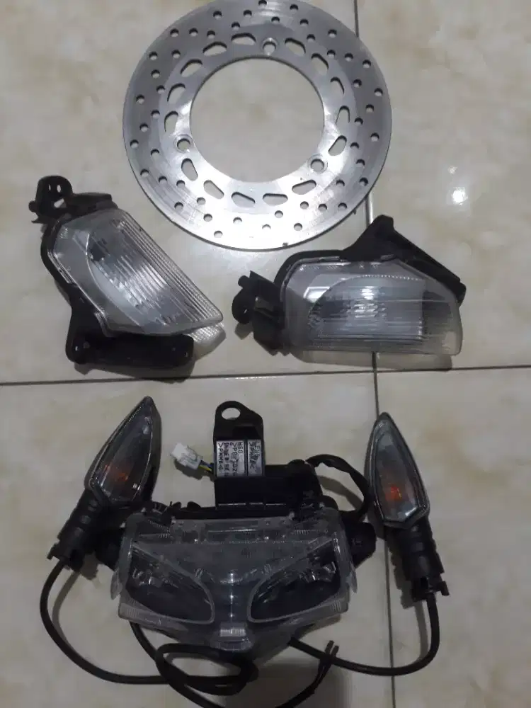 Lampu sein depan belakang lampu rem belakang piringan rem depan,aerox