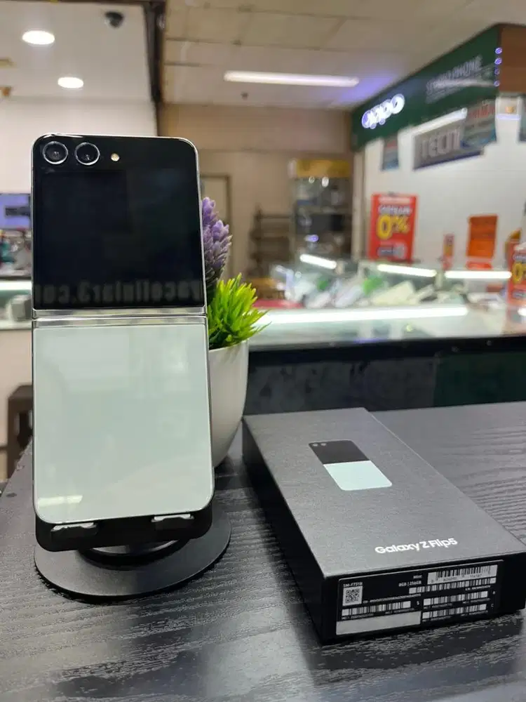Samsung z flip 5 256gb mint ex sein mulus bisa tuker tambah