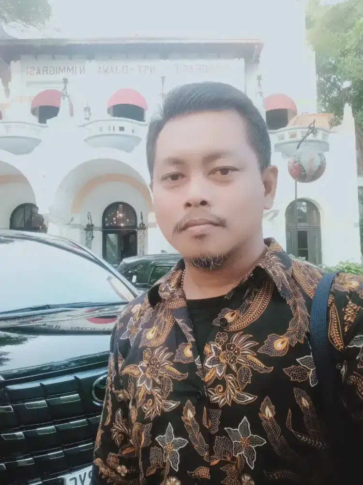 Menjadi driver.