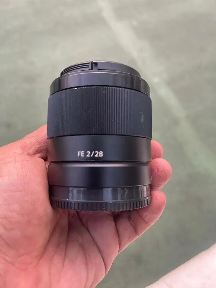 Lensa SONY FE 28mm F2