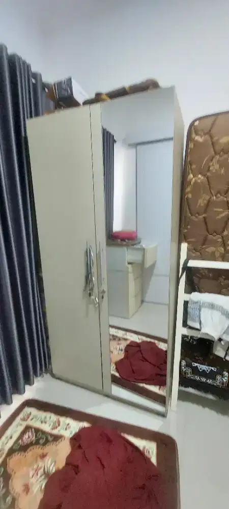 Lemari pakaian masih bagus