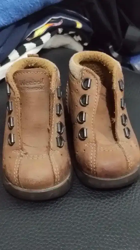 Sepatu baby weebok