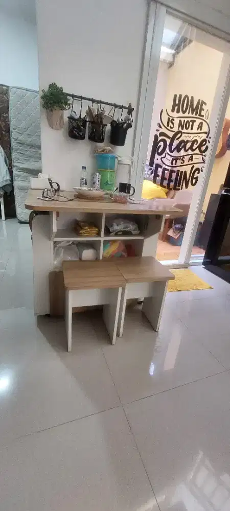 Meja makan minimalis dan drawer