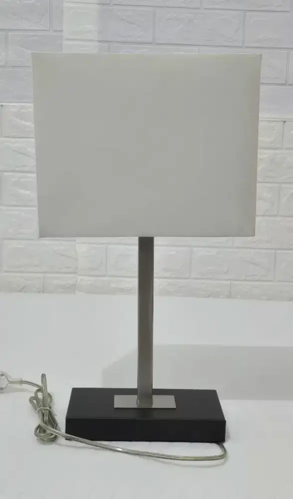 Lampu Meja. Lampu Tidur