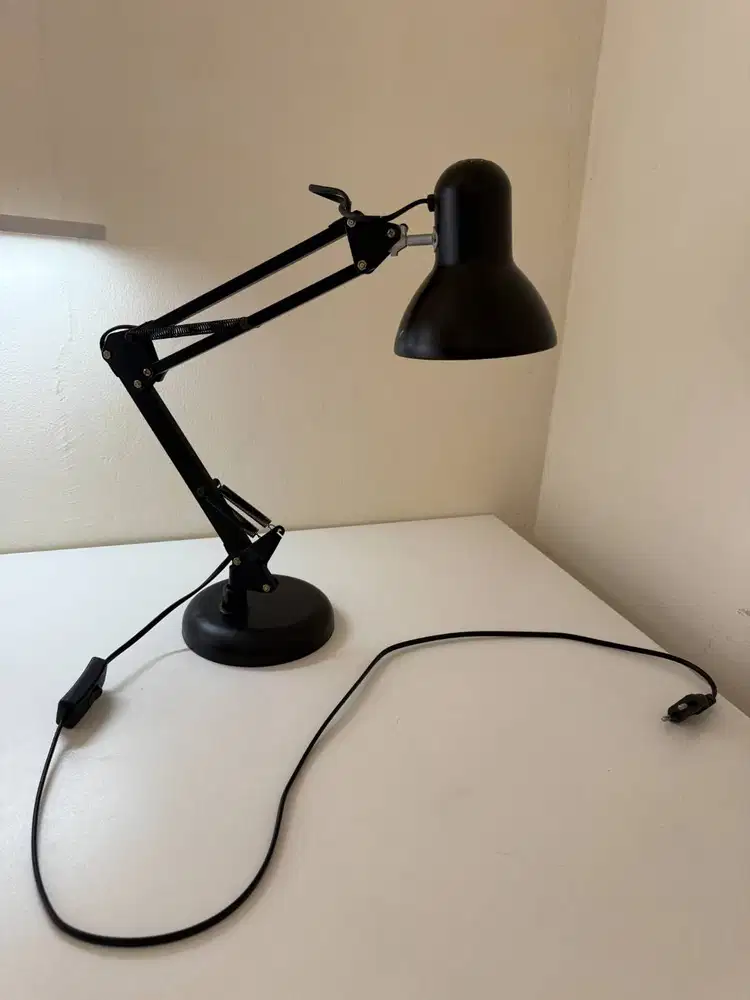 Jual Lampu Meja Hitam Adjustable - Kondisi Sangat Baik