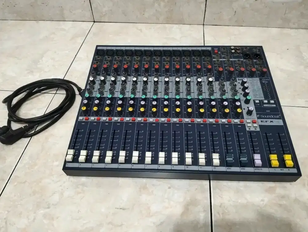 Mixer Soundcraft EFX12 Lexicon