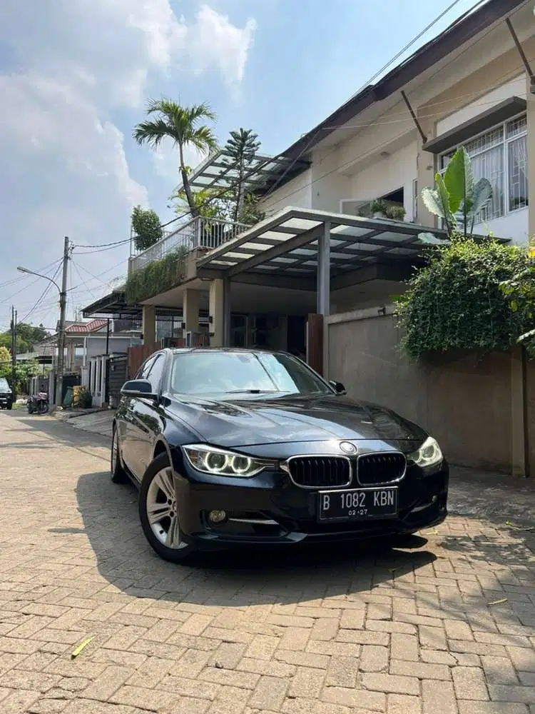 BMW 320i 2012 Bensin