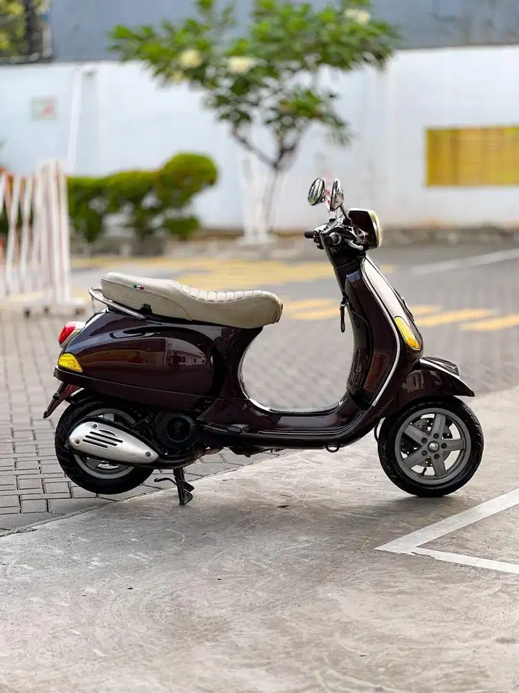 VESPA PIAGGIO LX 150 3 V 2013 TERMURAH!
