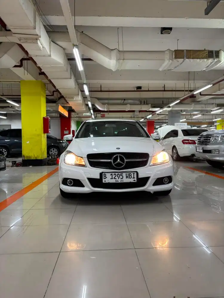 Mercedes Benz C200 cgi 2013 Low km