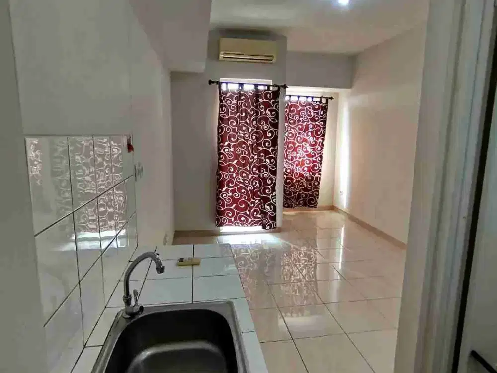 Sewa Studio Kosongan Bersih Tanpa Debu Apartemen Springlake Summarecon Bekasi