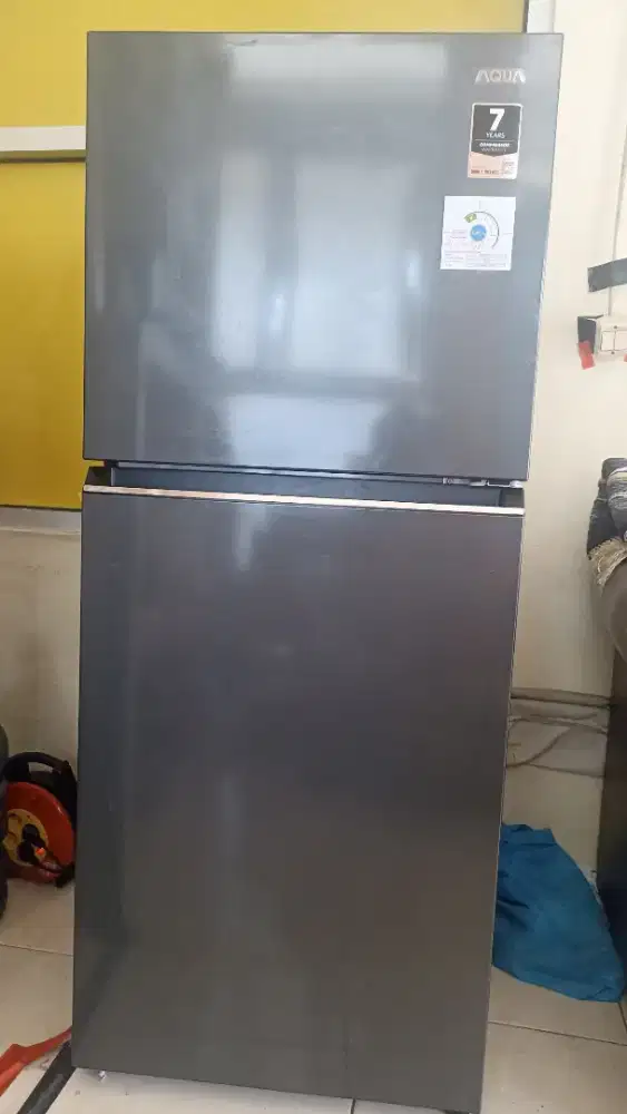 Kulkas AQUA 2D REF, 2 pintu
,berkapasitas 185 liter