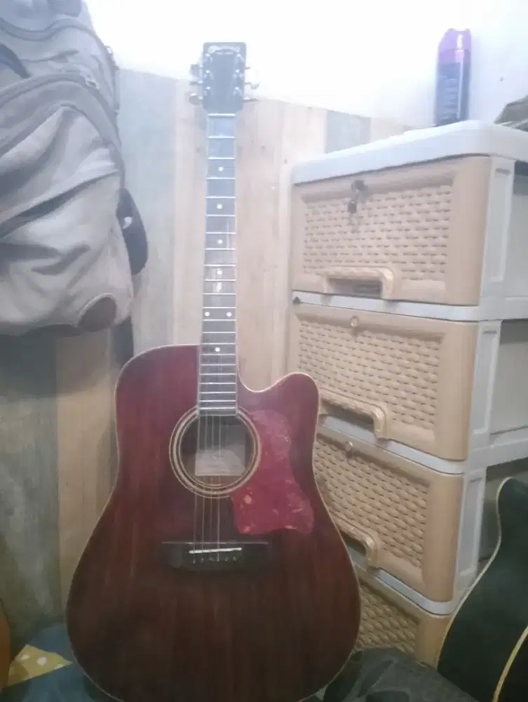 Gitar akustik jadul