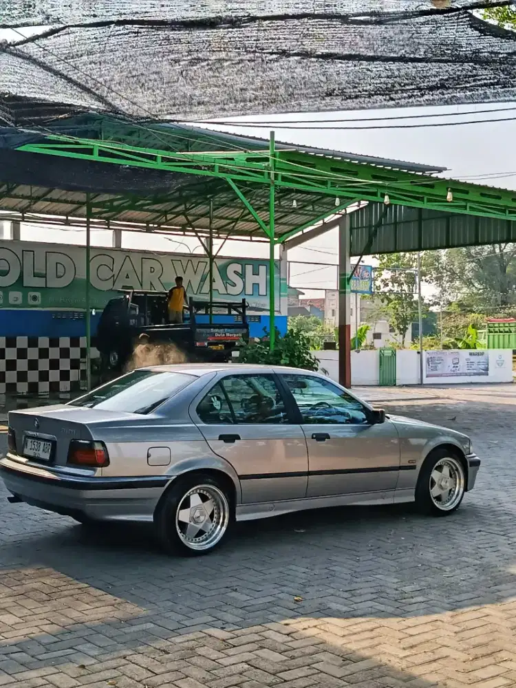 BMW 318i tahun 1998