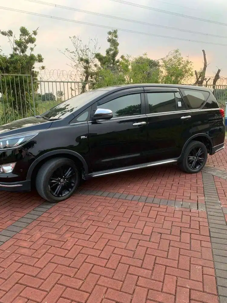 Toyota Kijang Innova Venturer Matic 2018 Bensin