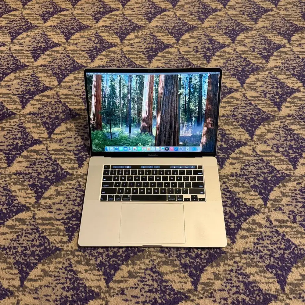 Macbook Pro 2019 16 inch i7 16/512 Silver Like New