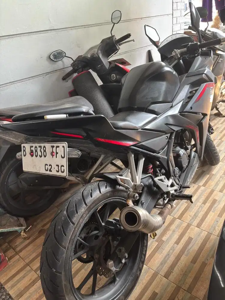 Honda CBR 150 Low KM