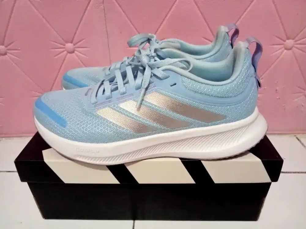 sepatu running adidas