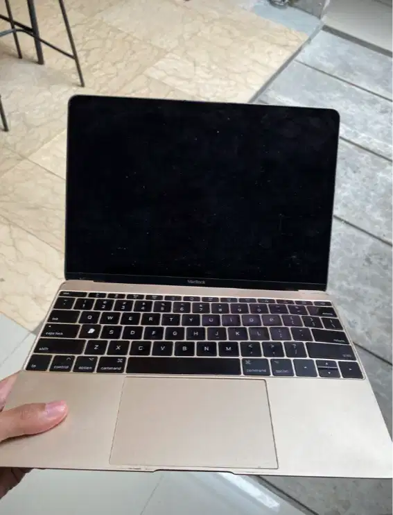 MACBOOK 2017 12inch (A1534) (DIJUAL SESUAI KONDISI)