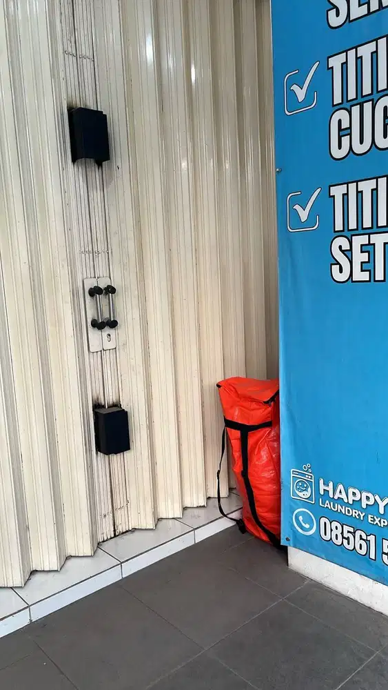 Karyawati Laundry di Harapan Indah Bekasi