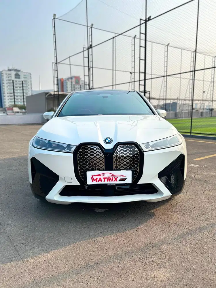 BMW iX electrix XDrive 4.0 White on black 2024 nik23 Siap pakai