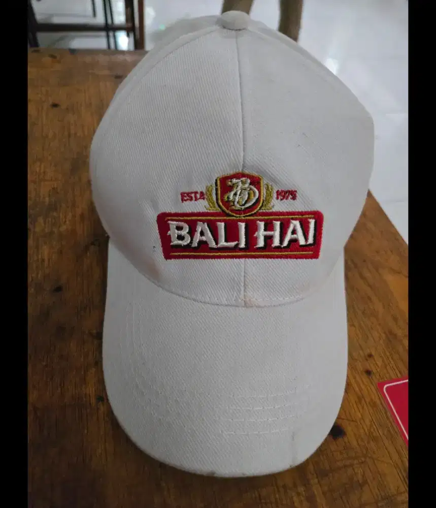Jual Koleksi simpanan asli ori pabrikan topi bali hai beer bir