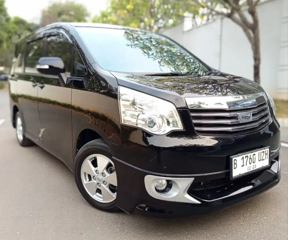 Toyota NAV1 2.0 V AT 2013 Hitam Tgn 1 Istimewa Sekali Sangat Terawat