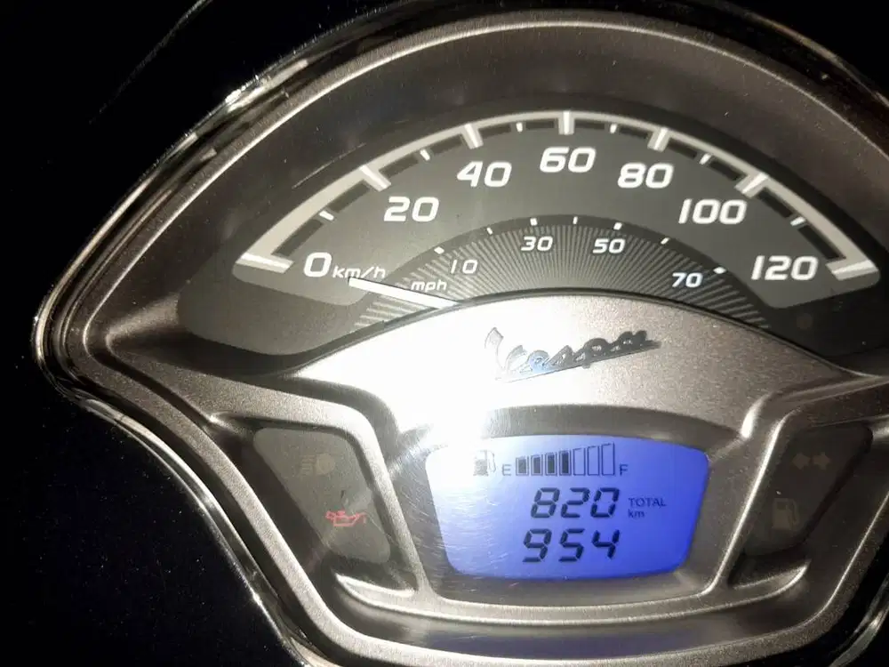 Vespa LX 125 i-Get 2021 Hitam KM 800-an Mulus Pajak Baru