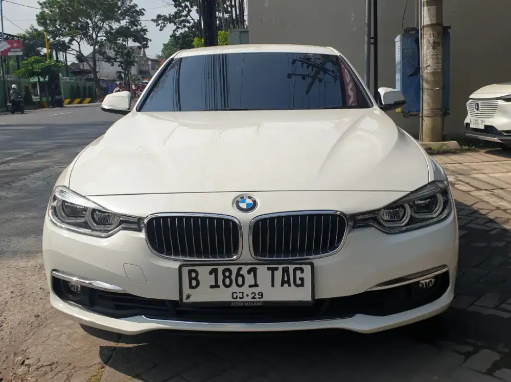BMW 320i F30 Luxury Line 2.0 TwinTurbo 2.0 A/T 2018 Putih KM 34rb